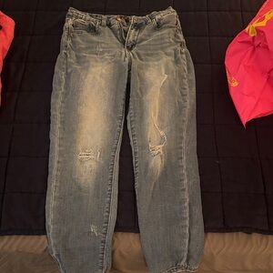 Judy Blue Distressed Boyfriend Jeans in Classic Blue